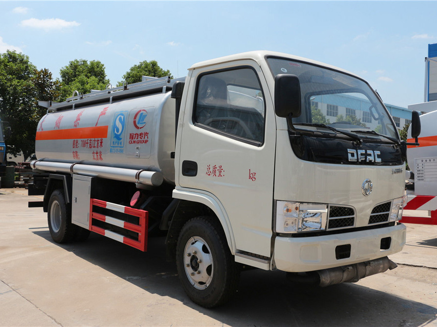 東風(fēng)小多利卡(5方)加油車(chē)