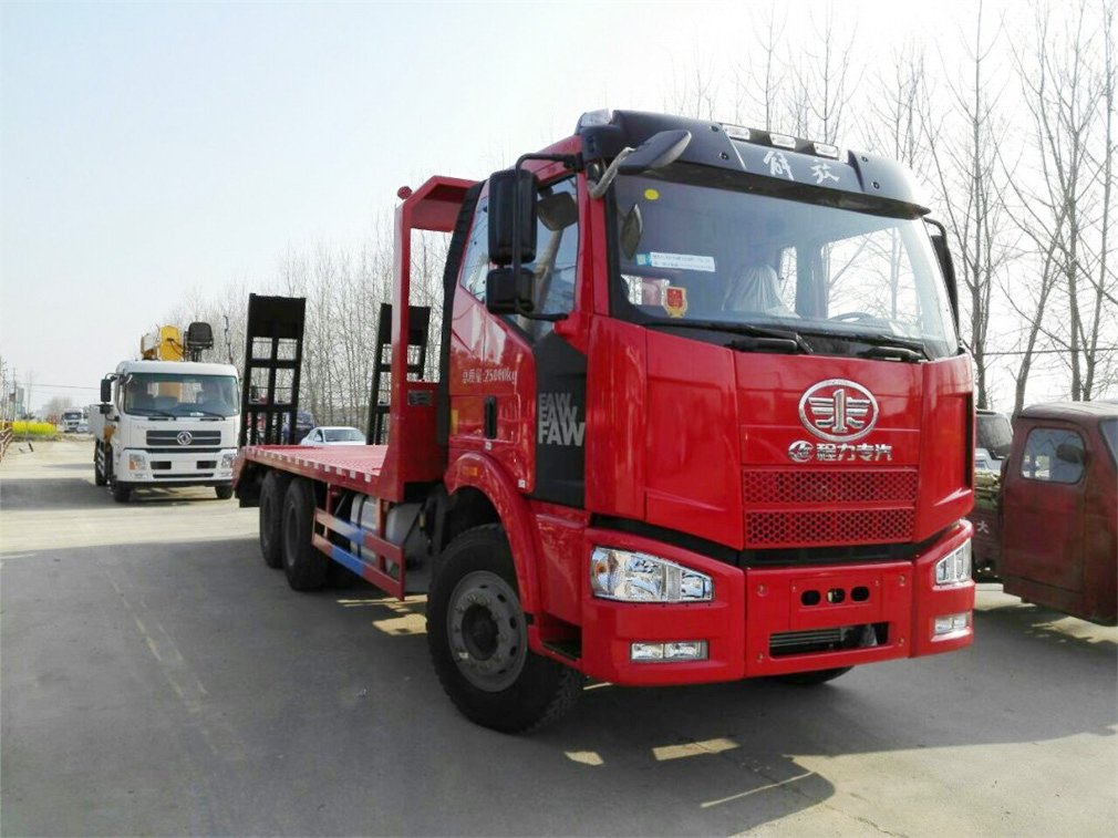 解放小三軸平板運(yùn)輸車