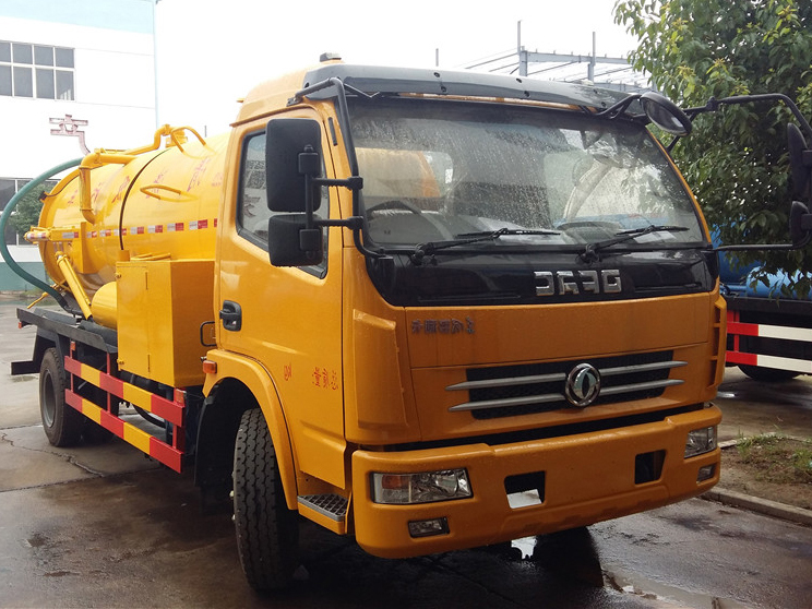 7方大多利卡清洗吸污車
