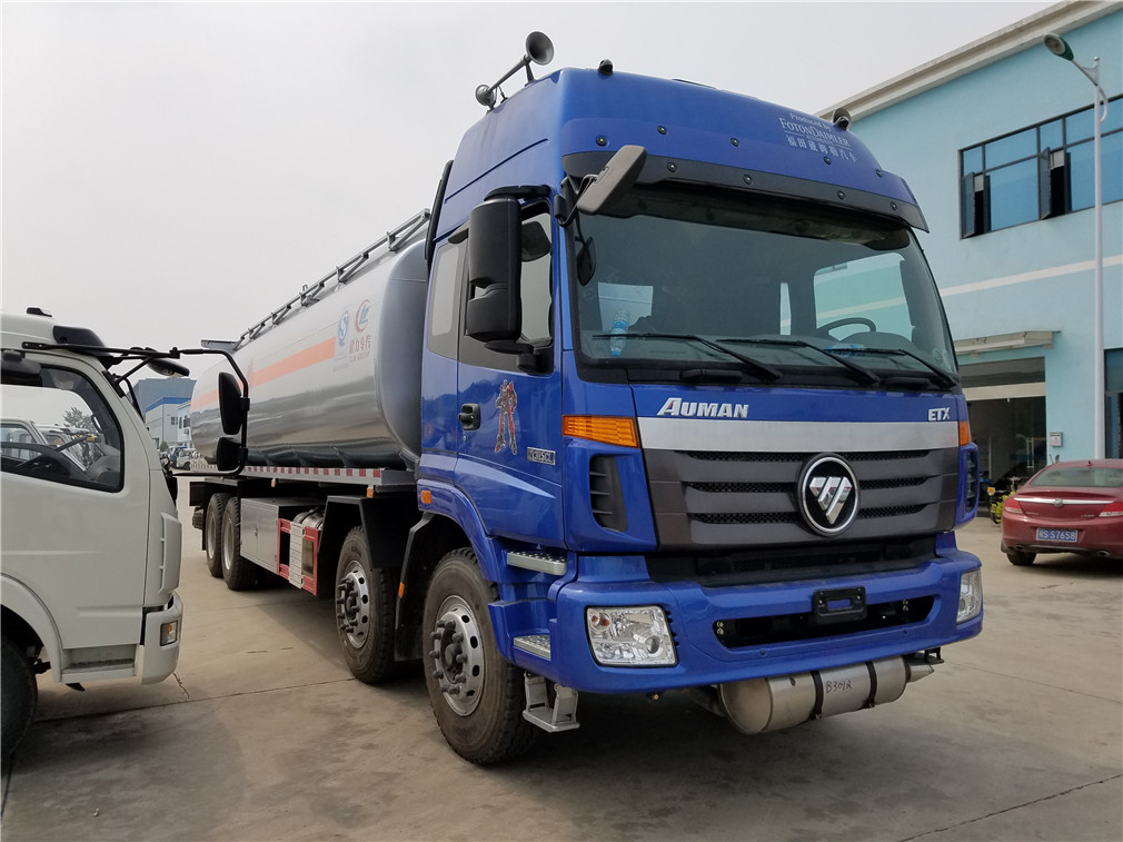 福田歐曼前四后八(25方)運(yùn)油車(chē)