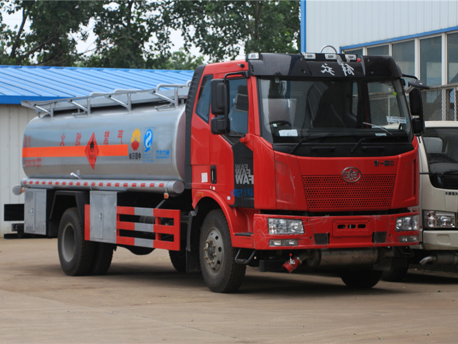 解放J6(15方)運(yùn)油車