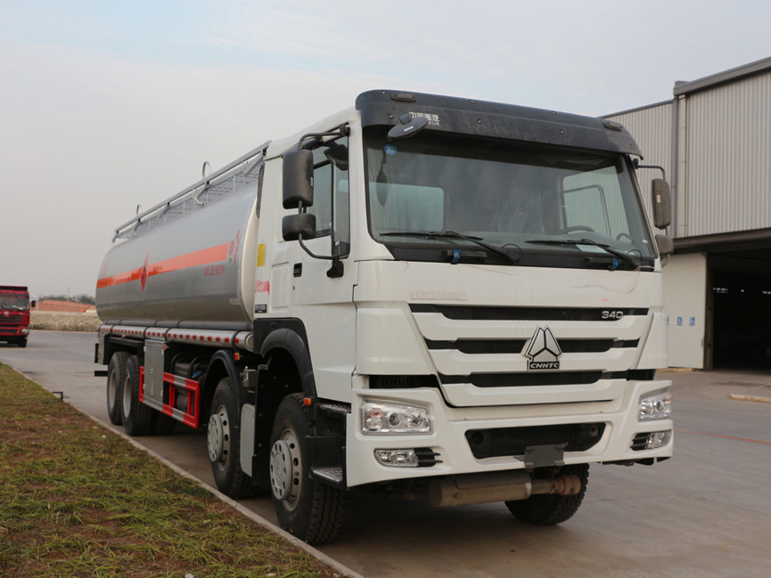 重汽前四后八（30方）型運(yùn)油車