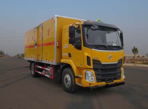 華通牌HCQ5183XZWLZ5型雜項危險物品廂式運輸車