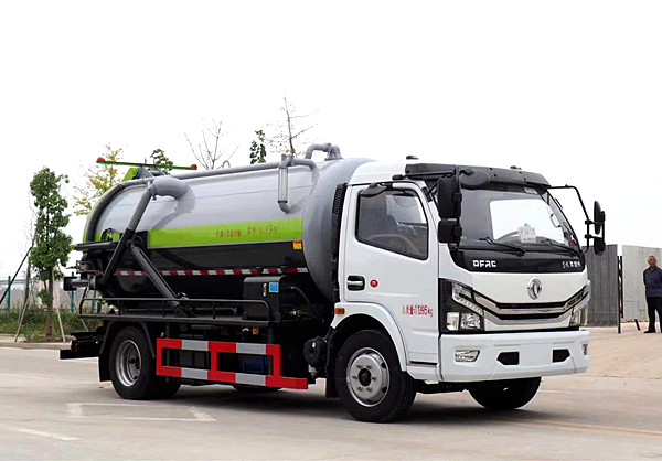 國六大多利卡吸污車5-7方吸污車