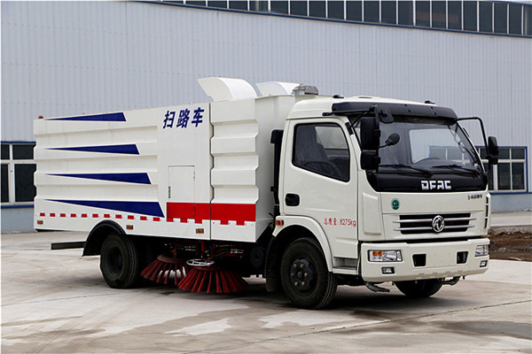 東風(fēng)大多利卡7,5方掃路車（2.5水/5方塵）
