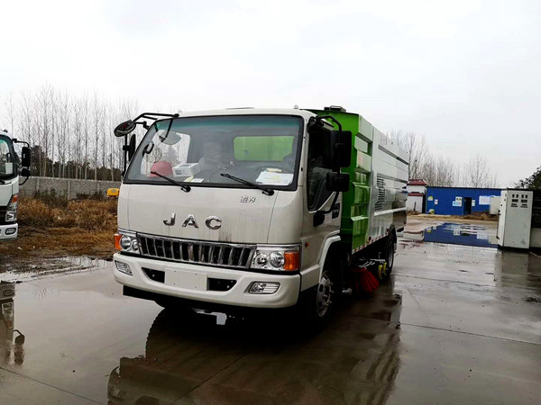 江淮8方洗掃車（4方水/4方塵）