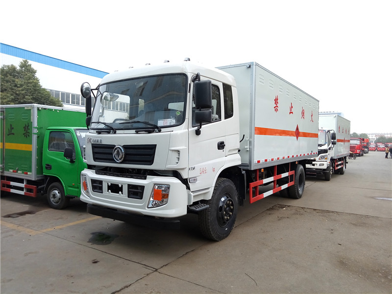 東風(fēng)易燃?xì)怏w廂式運(yùn)輸車