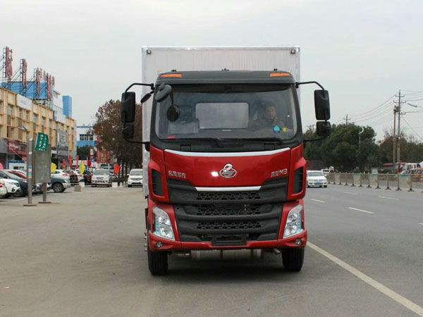柳汽7.6米（8.7噸）氣體廂式車