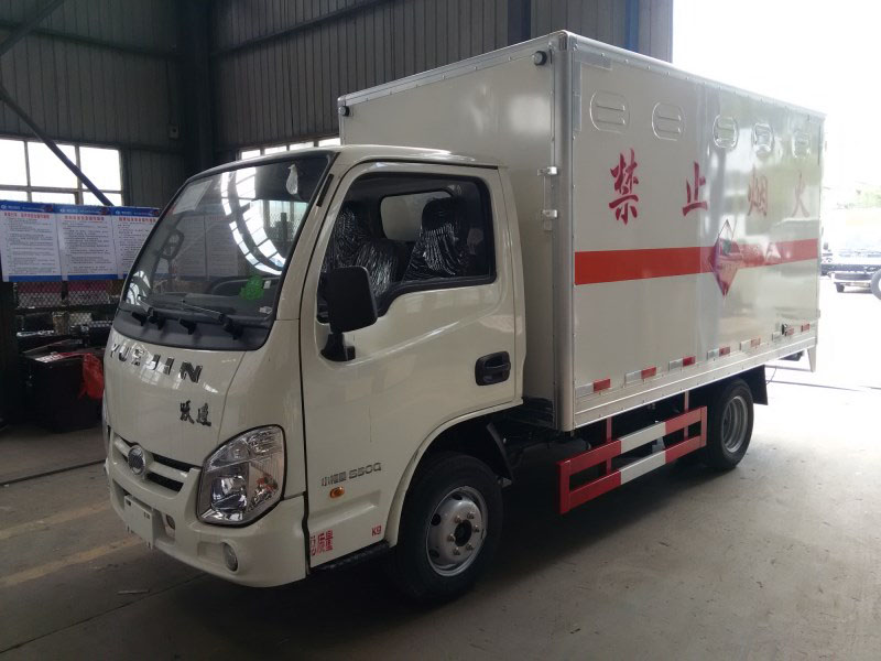躍進(jìn)汽油3.3米（藍(lán)牌）液體廂式車