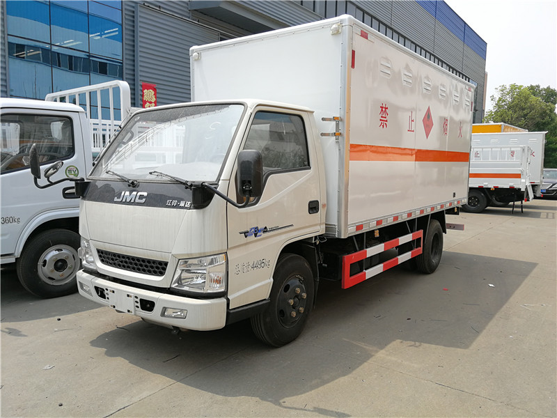 江鈴4米2（2.6噸）爆破器材車