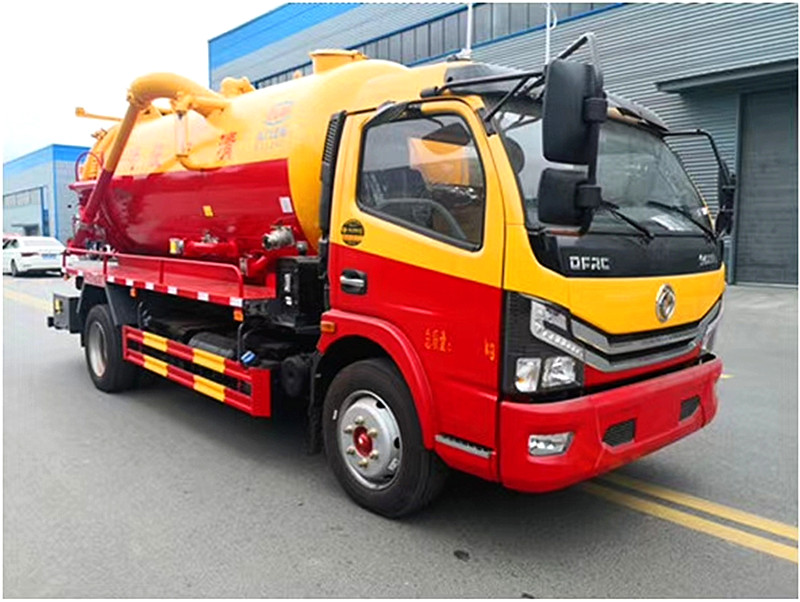 國六多利卡清洗吸污車（8.8立方一體罐）